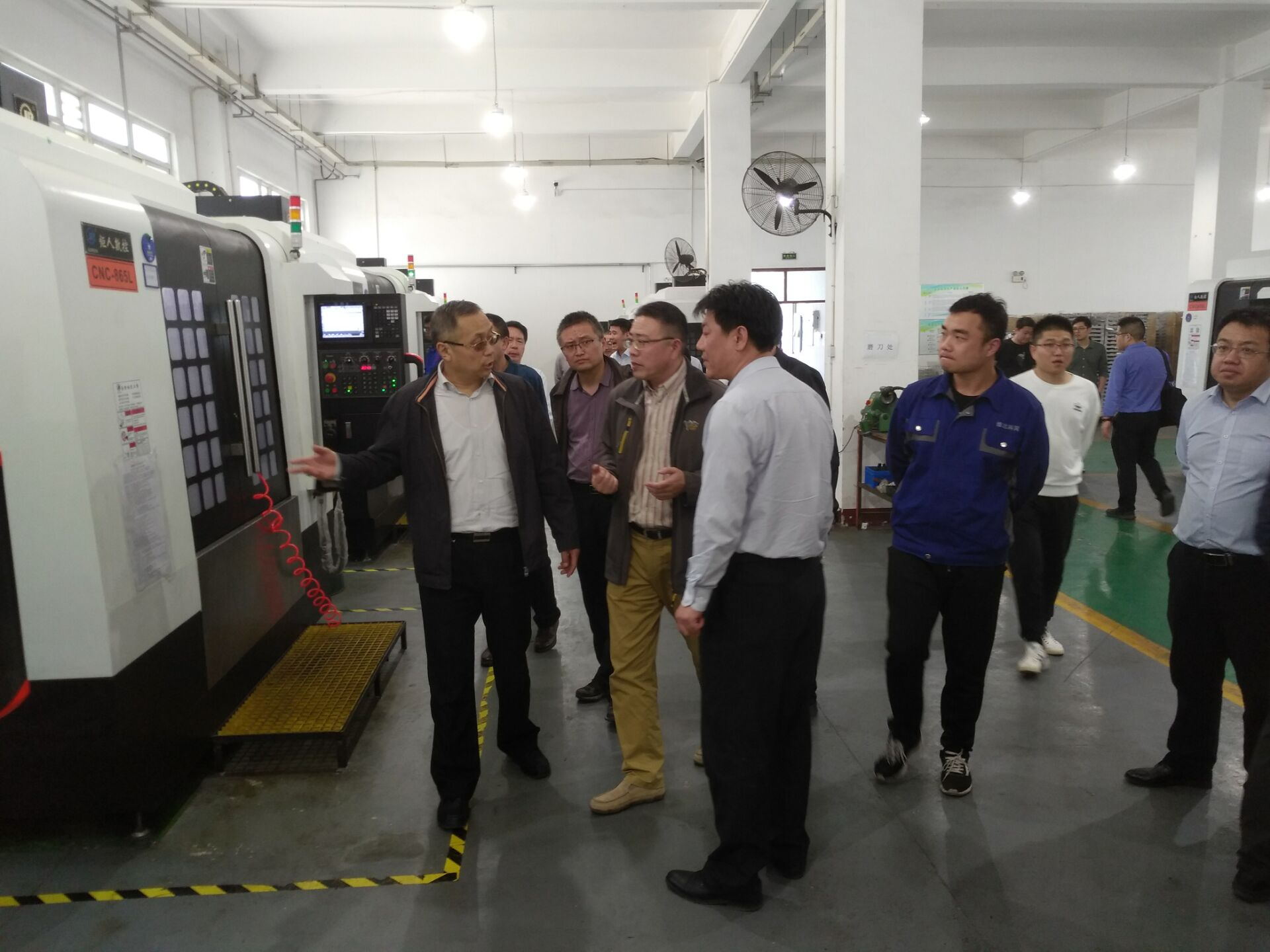北方军工专家团来我司进行考察