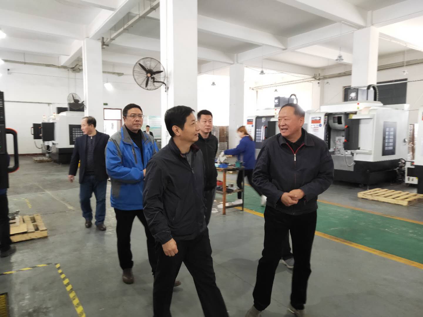 鹤壁市开发区王军书记前来维达科巽进行视察和指导